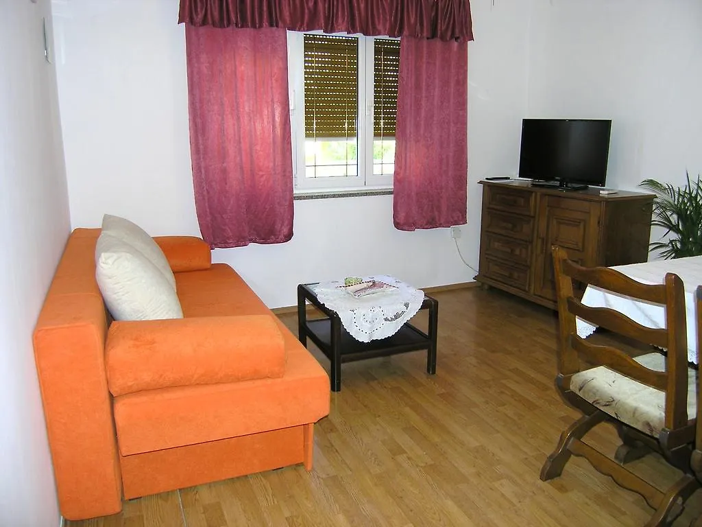 Apartment Julija Veglia