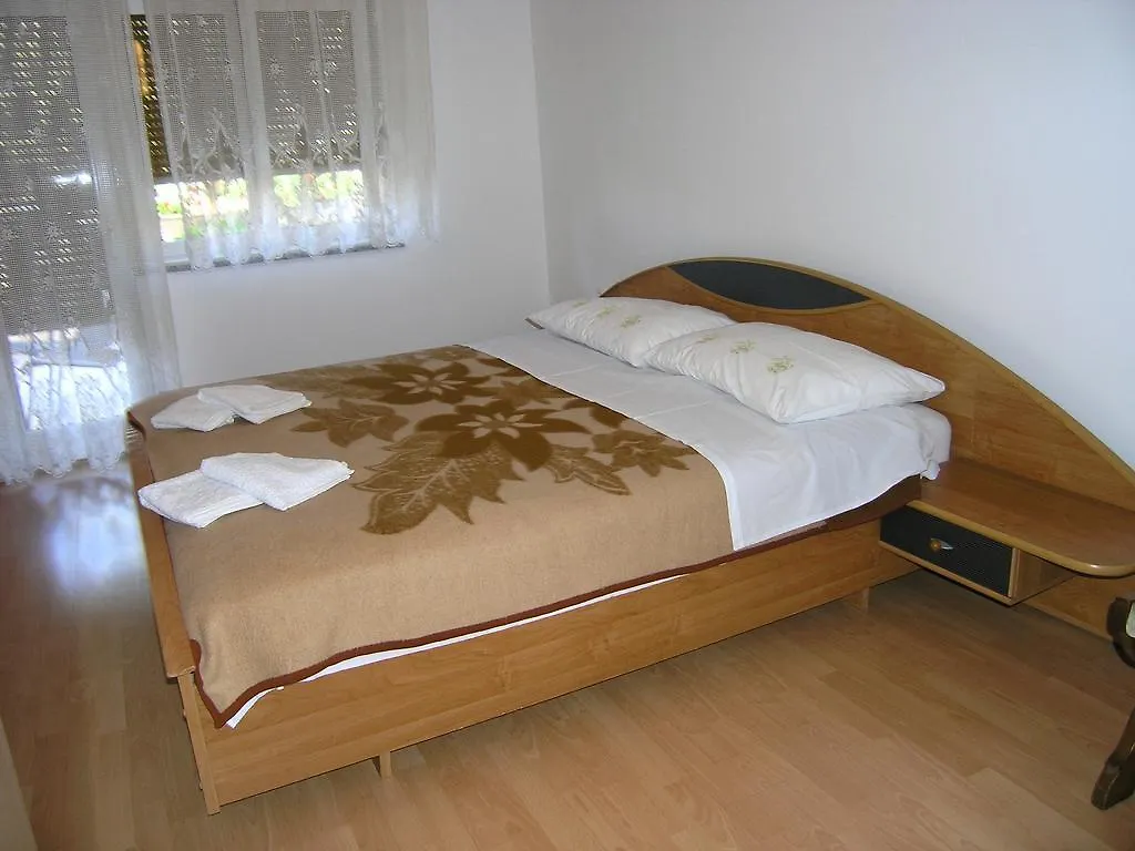 Apartment Julija Veglia